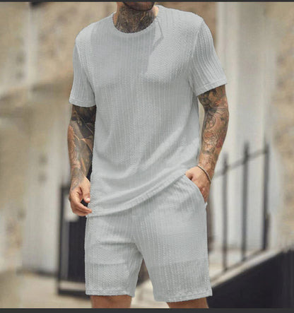 Round-neck pullover vertical stripe T-shirt and shorts