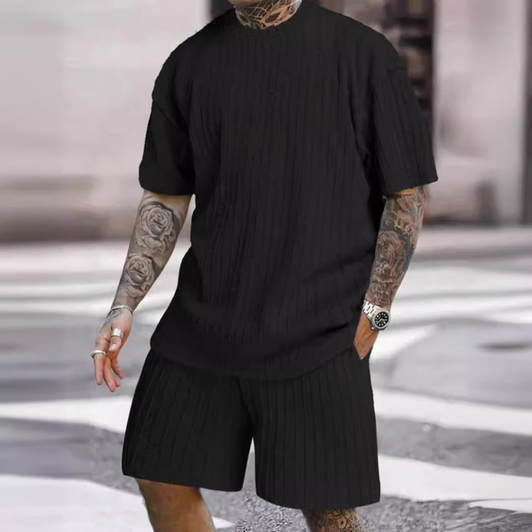 Round-neck pullover vertical stripe T-shirt and shorts