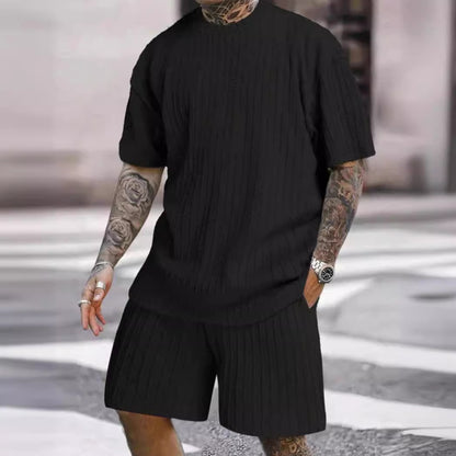 Round-neck pullover vertical stripe T-shirt and shorts