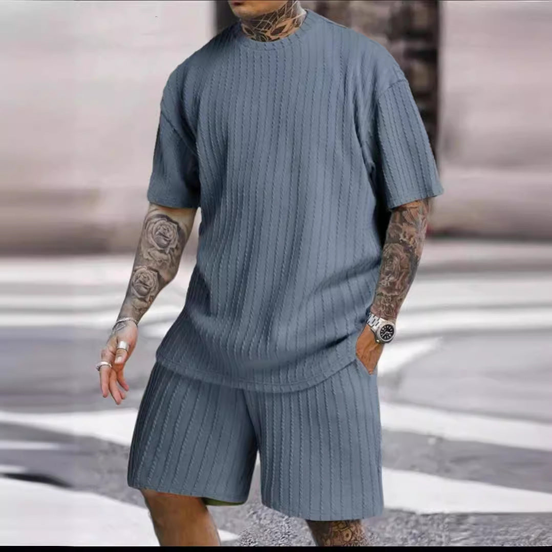 Round-neck pullover vertical stripe T-shirt and shorts