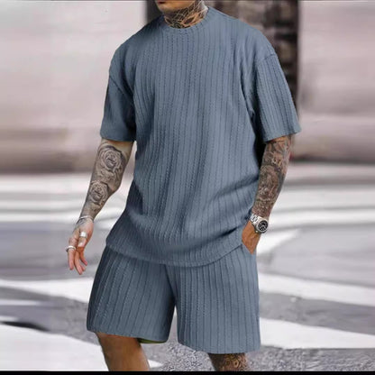 Round-neck pullover vertical stripe T-shirt and shorts