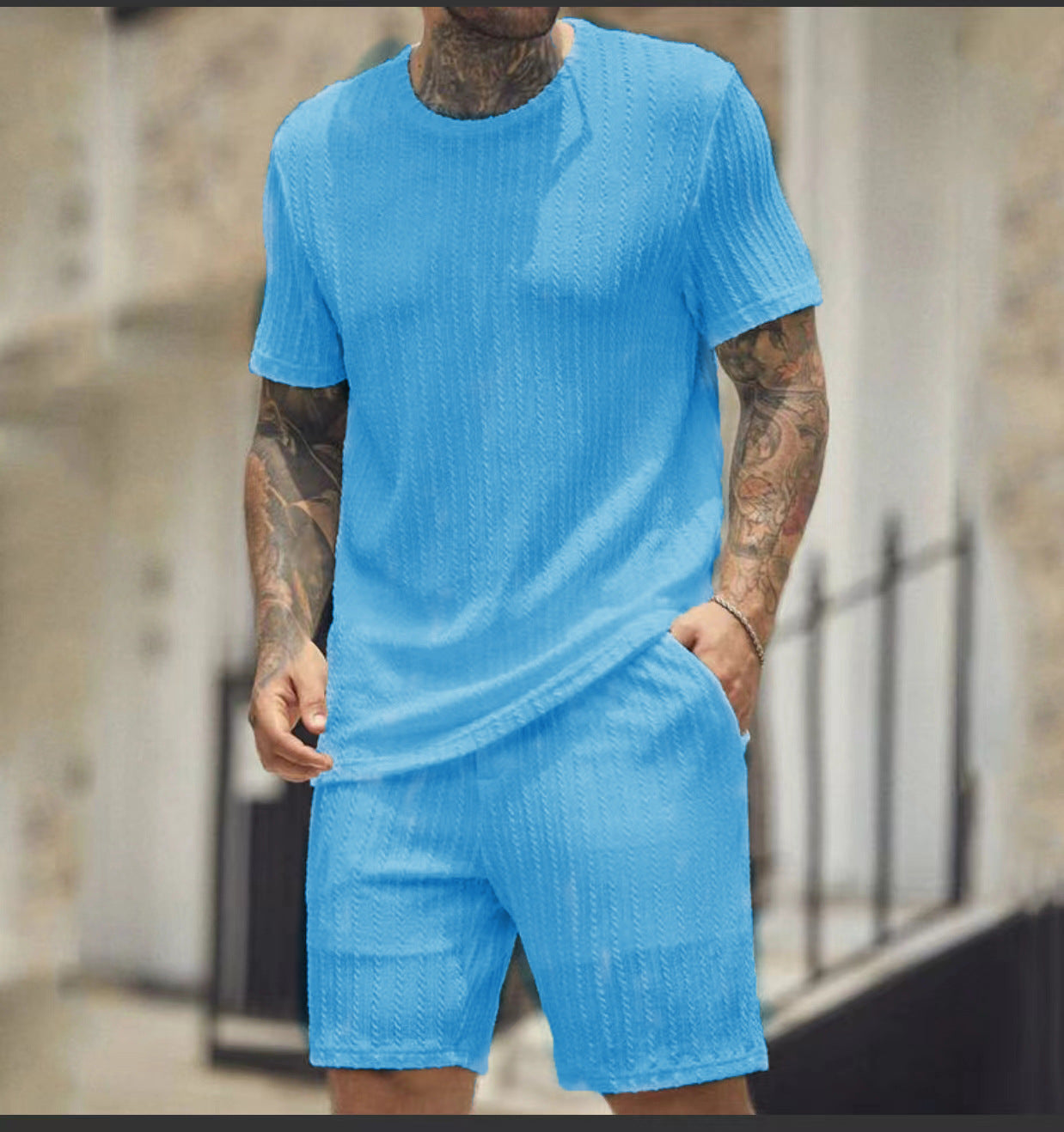 Round-neck pullover vertical stripe T-shirt and shorts