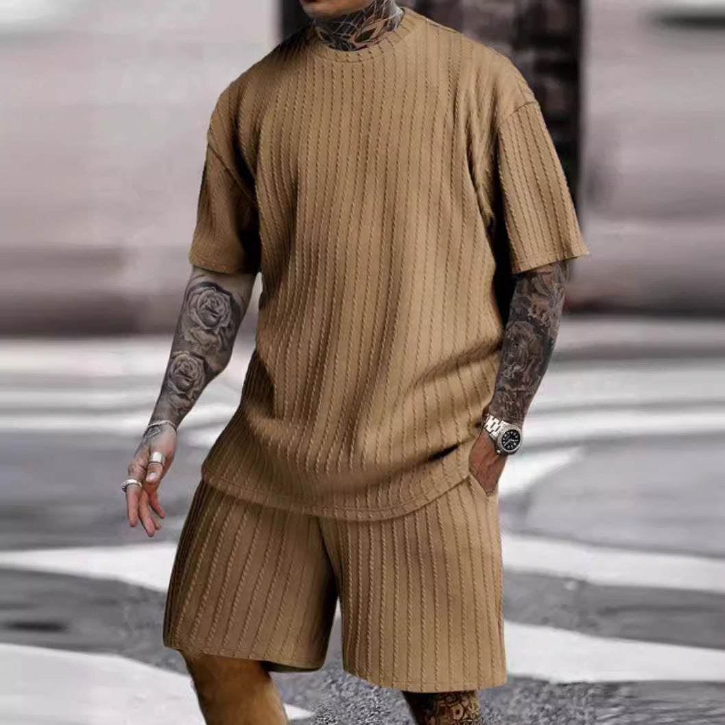 Round-neck pullover vertical stripe T-shirt and shorts